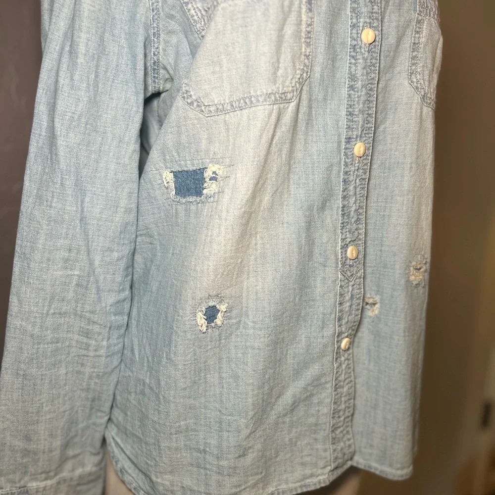 Madewell Rip & Repair Distressed Chambray Denim Button-Up Shirt - Picture 5 of 13